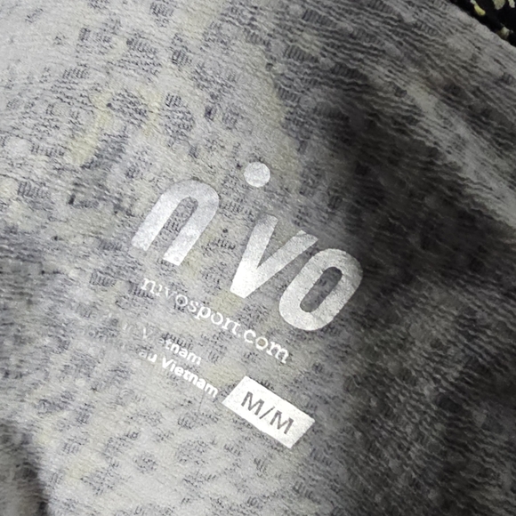 Women's Sleeveless Black and Yellow Top Nwt Size Medium - Picture 7 of 8